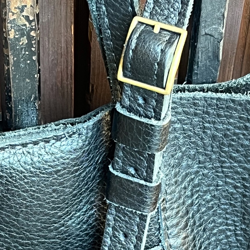 Portland Leather Goods, Lola, Tote Bag, Black Pebbled Leather w/magnetic closure - Picture 4 of 15